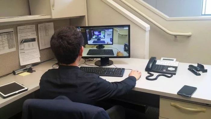 电脑桌面怎么设置图标随意摆放,装逼操作