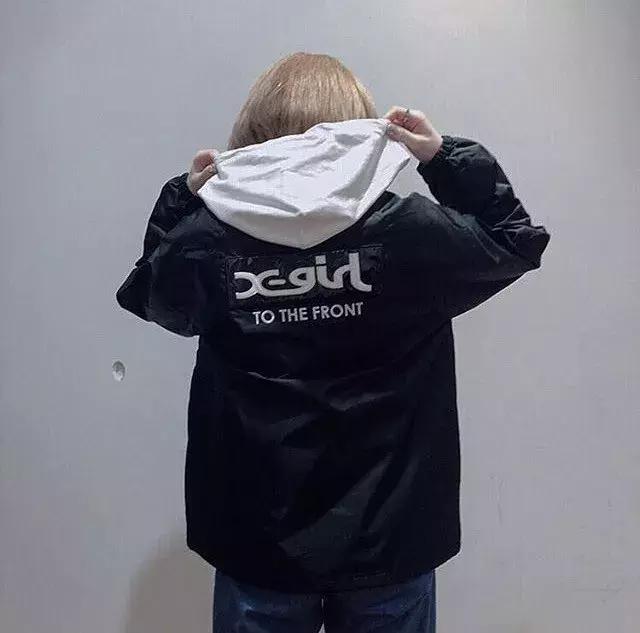 穿上这件外套你就是花丛中最酷的那朵花！