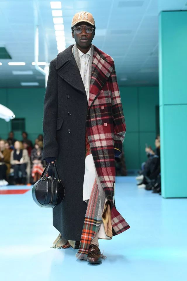 为什么ny帽子那么贵,为什么ny的logo是横着的