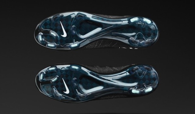 c罗出道有多火,c罗2024年新上脚耐克配色