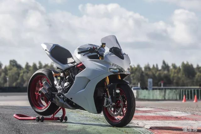 杜卡迪鸰速950最新落地价,杜卡迪939鸰速和阿普利亚rs660