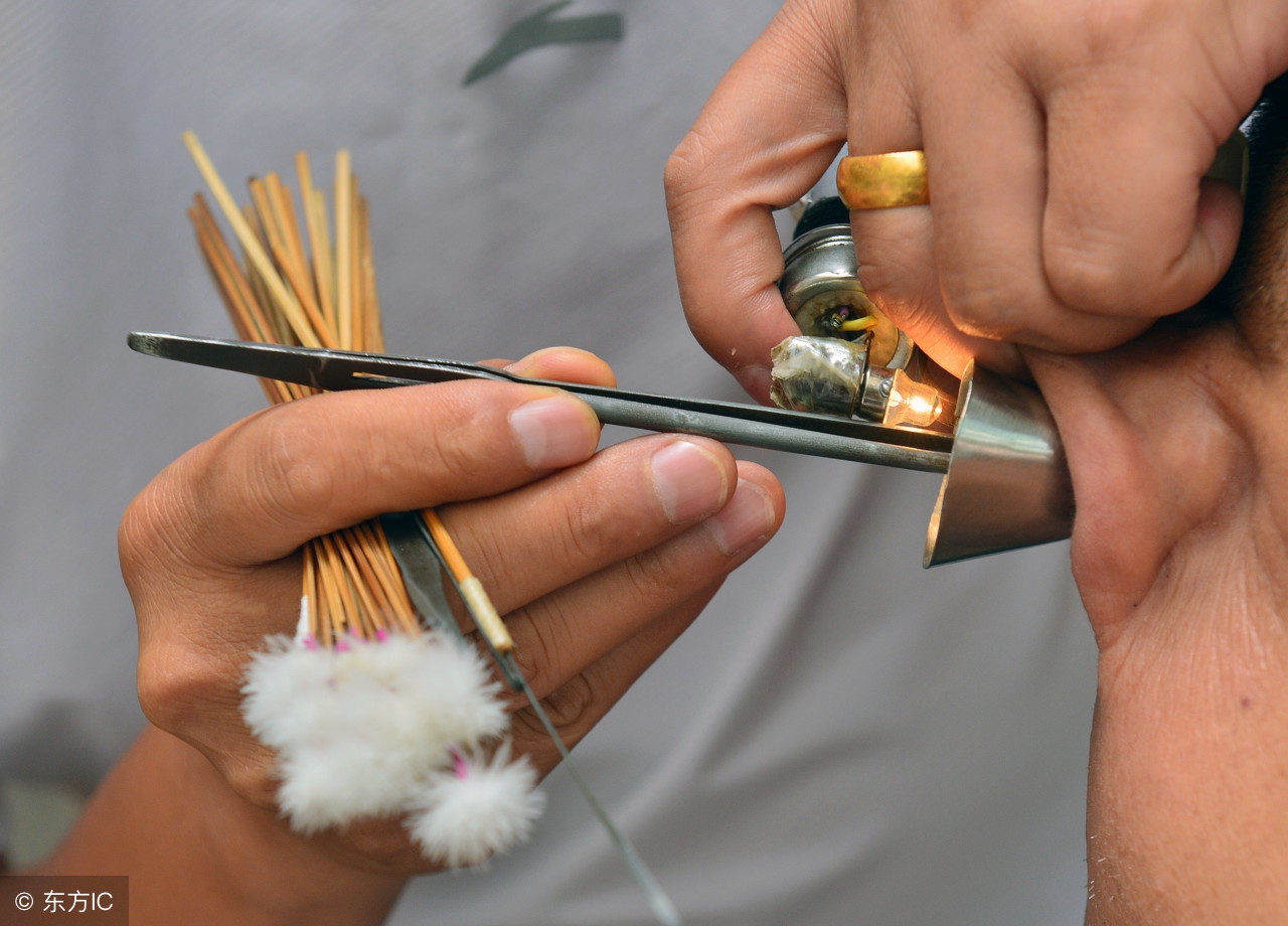 耳朵里脏东西多怎么回事,耳朵里脏东西越抠越多