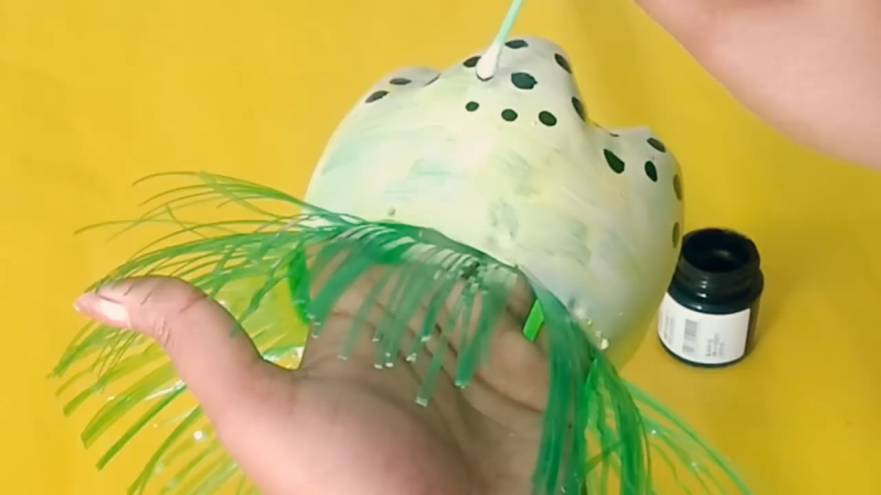 塑料瓶废物利用花篮制作方法,塑料瓶创意花篮手工制作方法图文