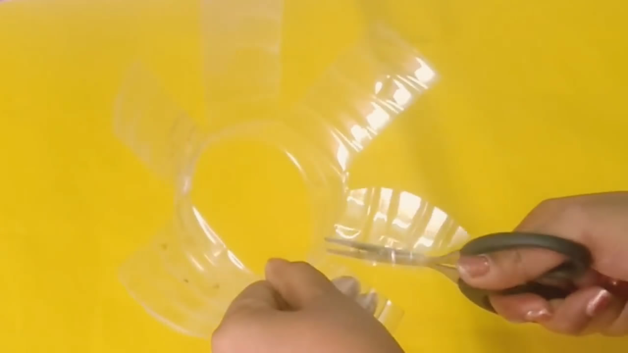 废瓶子改造花篮,塑料瓶子改造大全简单