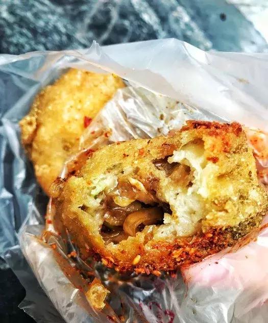 永远要排队的包子店,10元管饱小摊