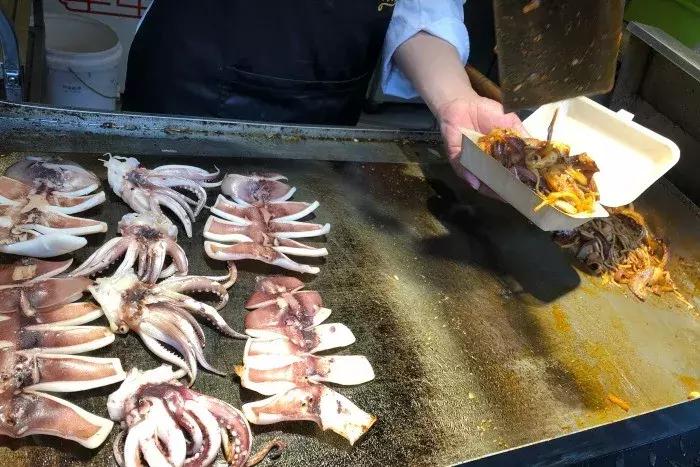 永远要排队的包子店,10元管饱小摊