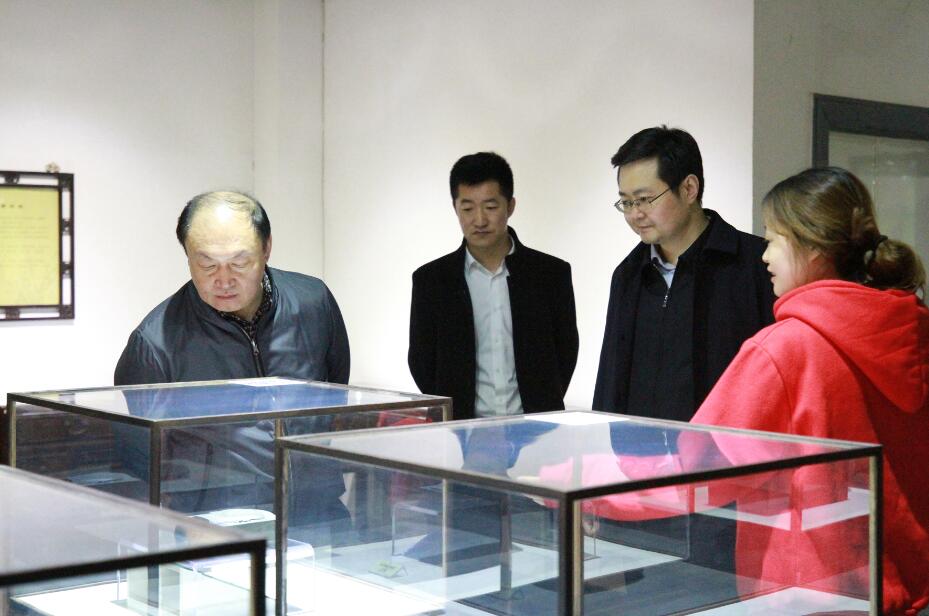 董事长王伟、总裁杨永恒与长春市常务副市长一行洽谈投资事宜