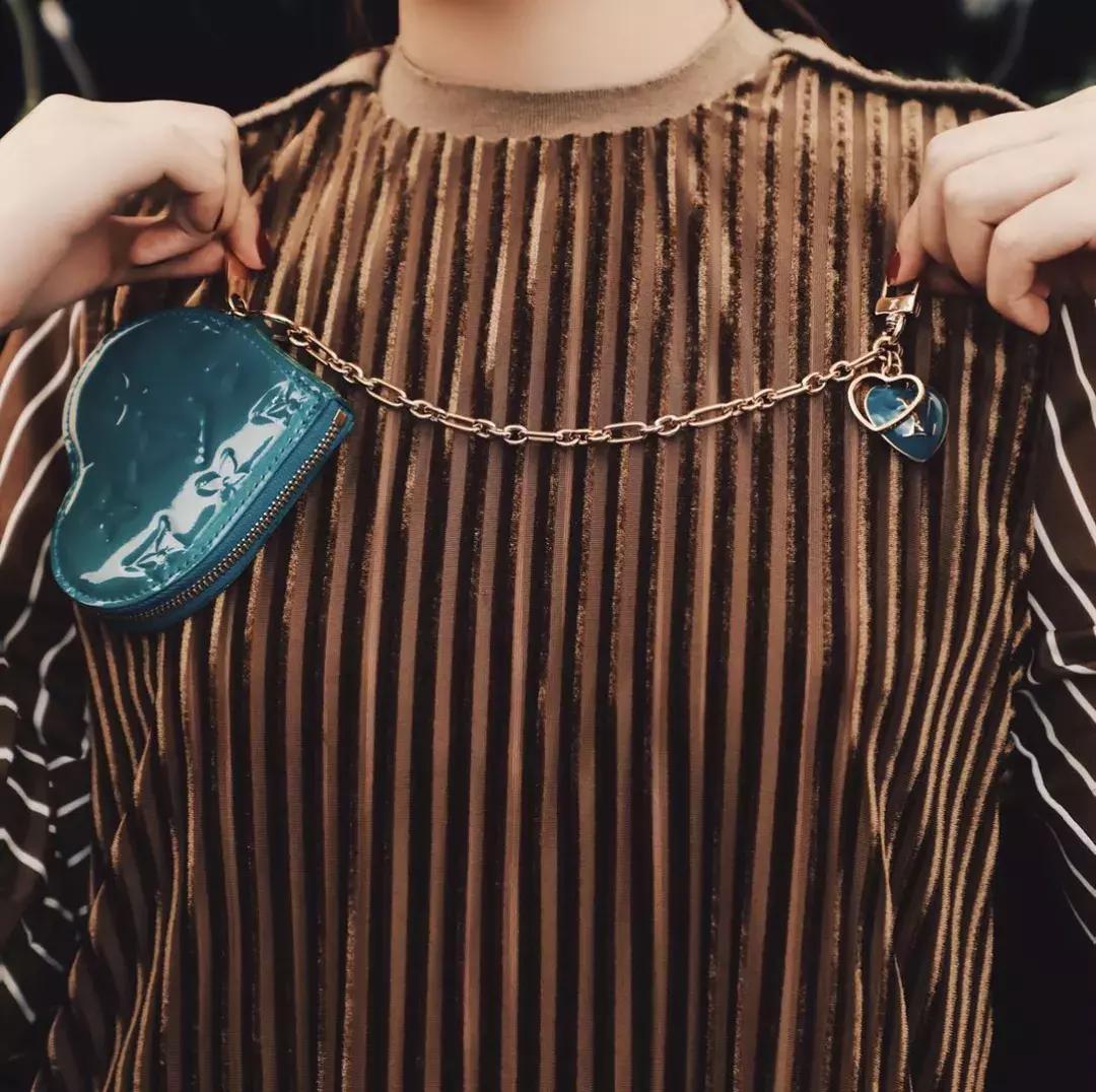 什么方法可以淘到大牌小样,loewe和celine草编包哪个好