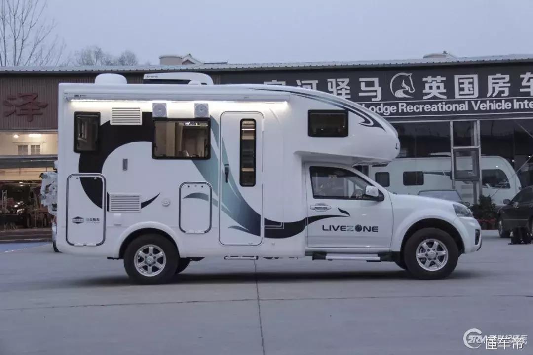 32万买房车,42万块钱买了一辆房车自驾游