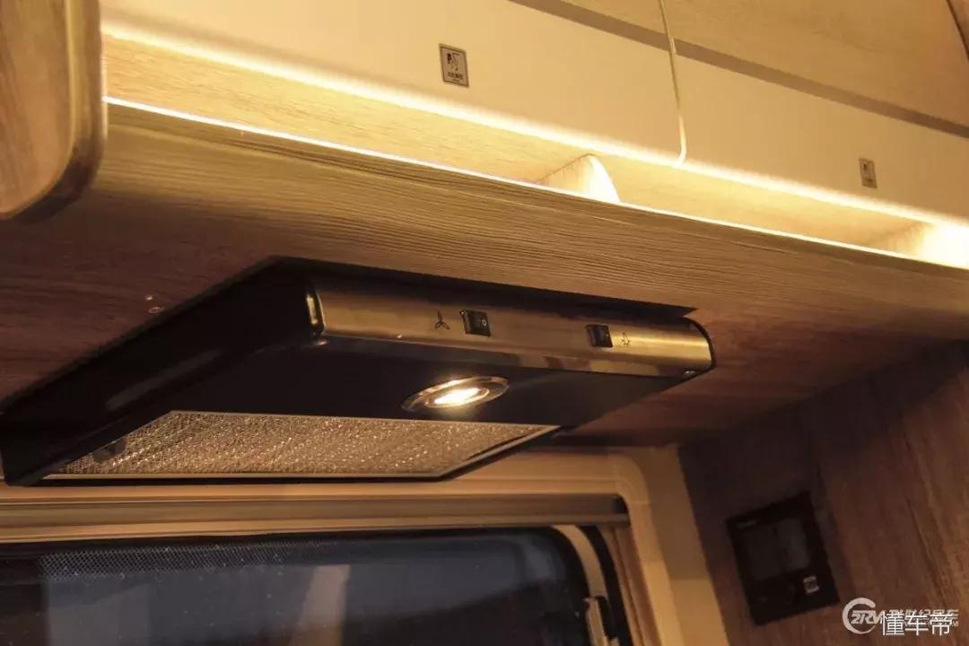 32万买房车,42万块钱买了一辆房车自驾游