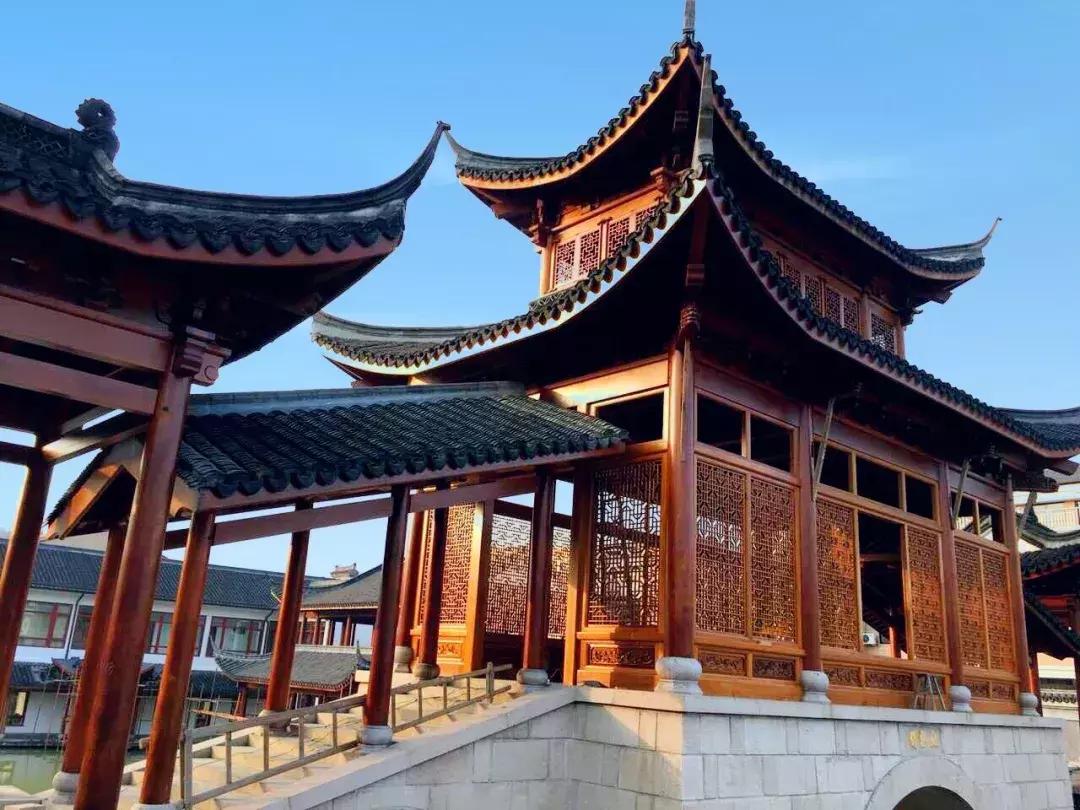 东阳有个慶蘭名宿,仿佛住进了博物馆,到处是珍藏级别的艺术品。