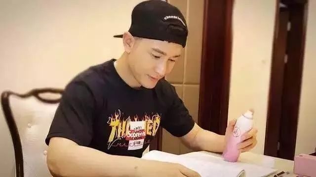 范爷、杨幂地位不保，山东微商Rihanna才是真正的带货女王！