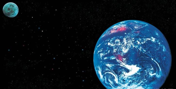 月亮的亮面总是朝向太阳的,为什么月亮总是一面朝着地球