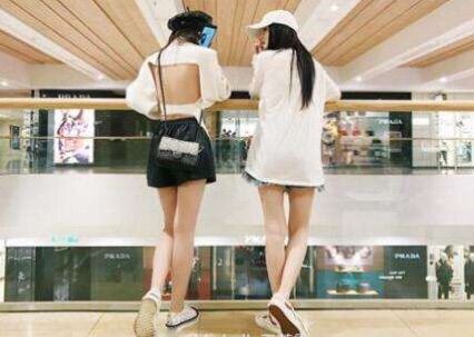 陪闺蜜吃饭逛街，回家后男友的一反常态让我疑惑不解