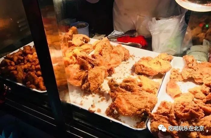 这么low的店，竟然这么多人抢着去吃