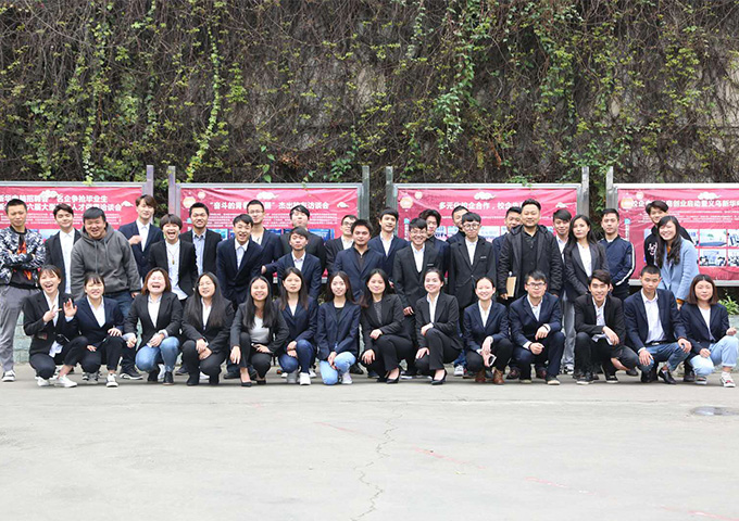 骅锶装饰设计大师李骏晁业前培训，引领新华电脑学院学子走职场