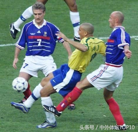 十大足球巨星贝克汉姆,世界足坛五大任意球大师贝克汉姆