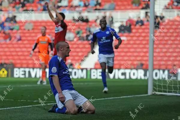 从业余球员踢到英超冠军！他的逆袭之路实在太可怕了