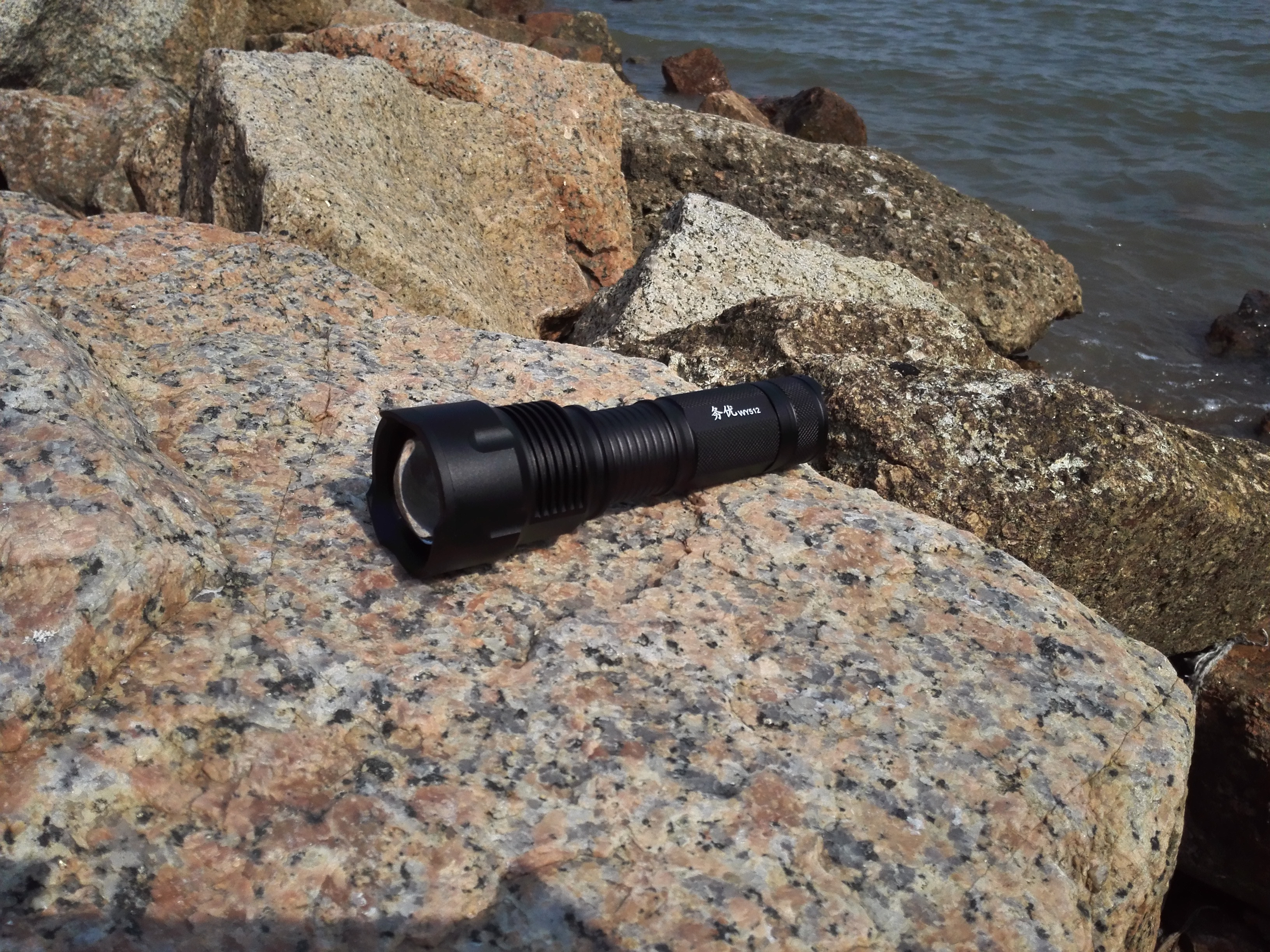 强光手电筒防身合法吗中国,防身强光手电筒自带拍照报警功能