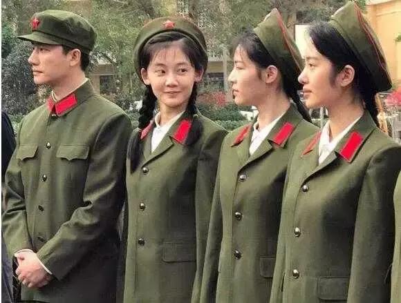 无檐军帽,无檐帽女军官