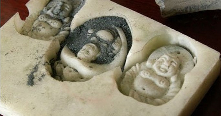 如何区别翡翠玉石是机器雕刻还是人工雕刻？鉴别手工雕与电脑雕