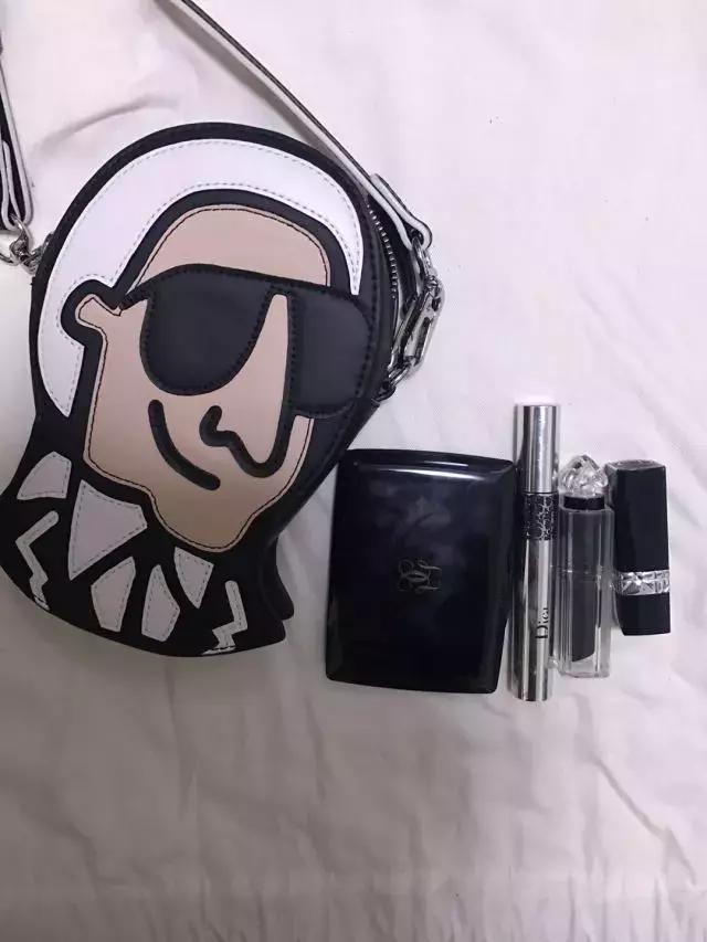 翻包行动|我居然在职场精英小姐姐的包里发现了。。。