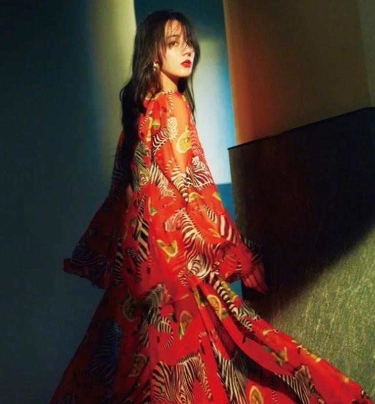 迪丽热巴和刘芮麟滚床单了？心疼周渝民，想娶红衣美娇娘好难