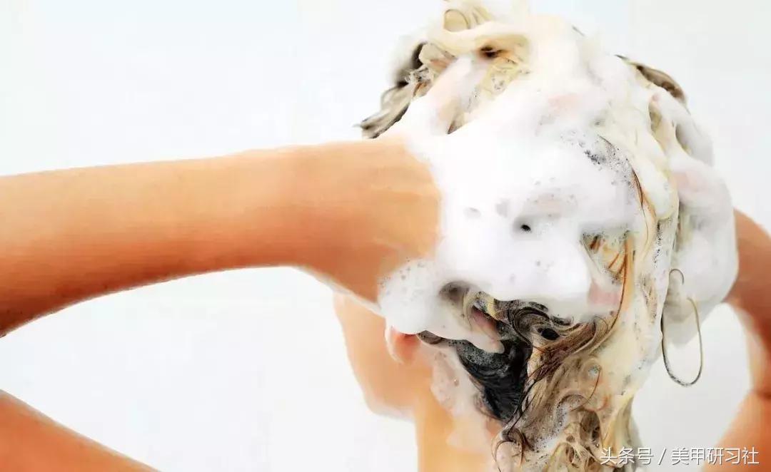 美甲指甲断了什么原因,美甲指甲为什么会整个掉下来