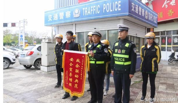 南郑交警为美团外卖配送员戴上交通安全“紧箍咒”
