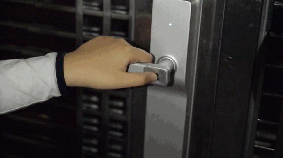 不仅能指纹识别，还可以微信开门，这款指纹锁操作666