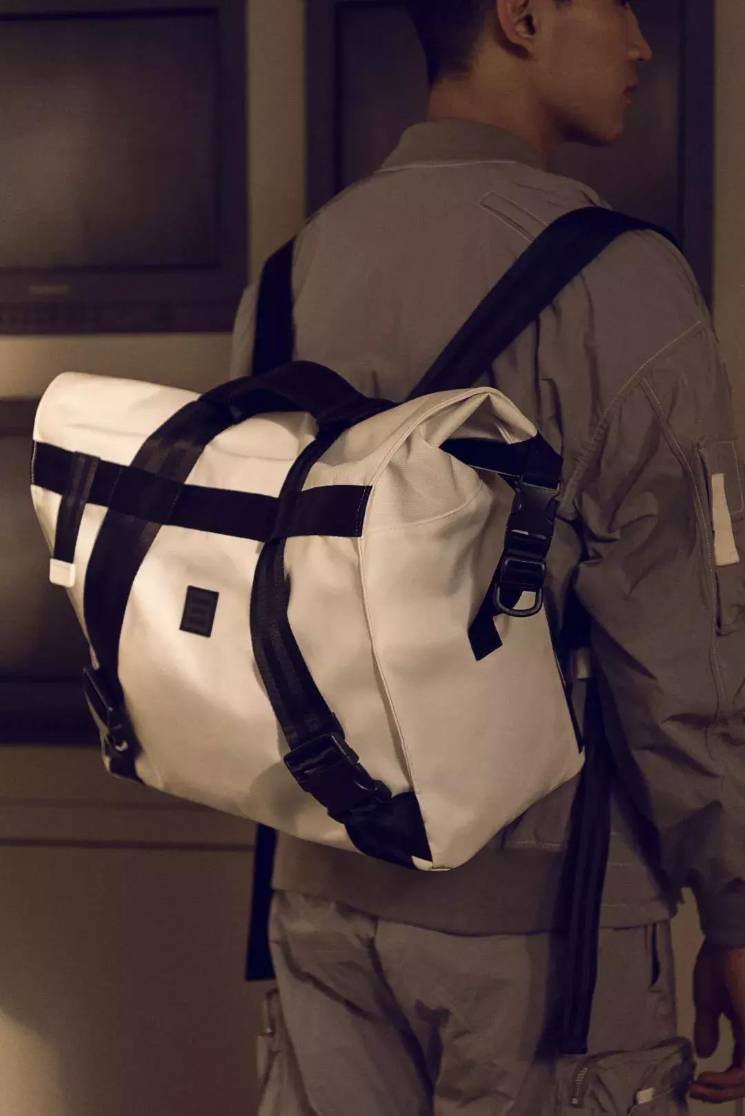 与HerschelSupply联名实属不易,但这个中国品牌做到了