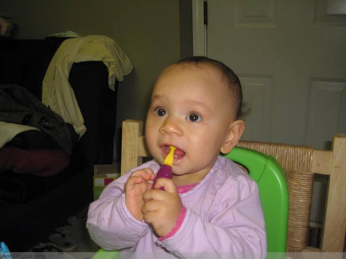 宝宝口腔有异味应该减少辅食吗,小宝宝口腔有异味是什么原因