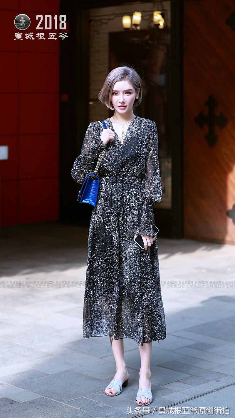 春季照着穿减龄时髦又优雅,热门女生春天这样穿真的很减龄