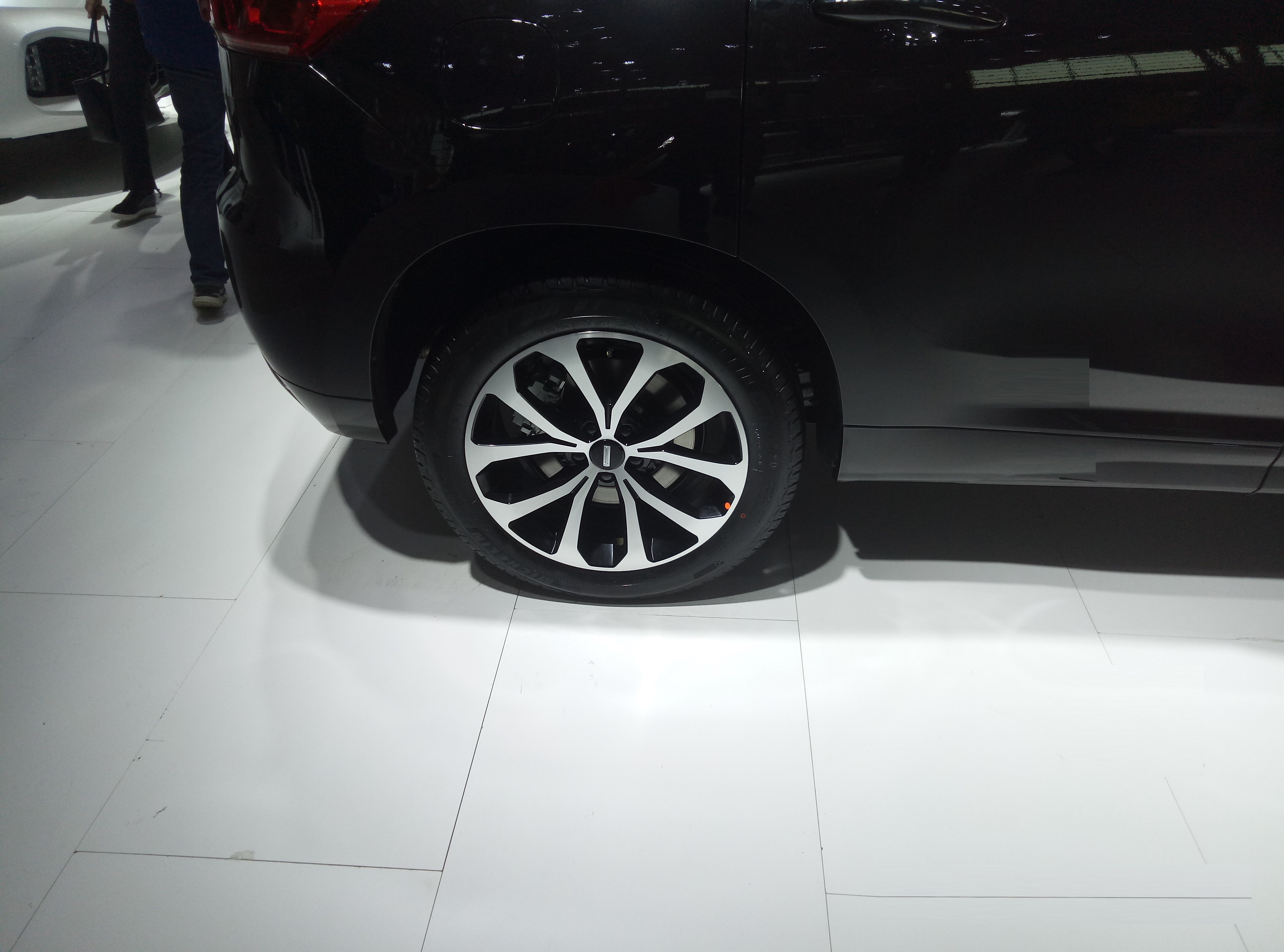 米其林18565r15轮胎都在什么价位,24555r19轮胎米其林多少钱一个