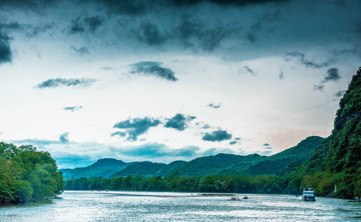 描写江河湖泊的名言名句或古诗,描写赞美祖国江河的词句