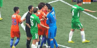 鲁能球员情绪失控,鲁能球员发声质疑判罚