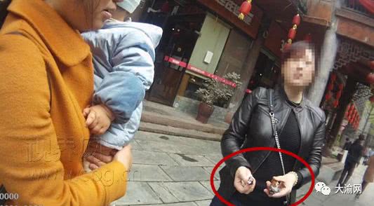 “熊孩子”摔坏文玩，“熊家长”：要钱没得，娃儿抵给你嘛！