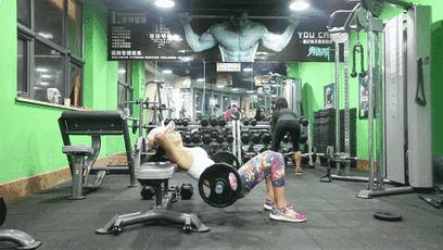 世界最年轻辣妈身材,比基尼走秀夏日套装欧美辣妈