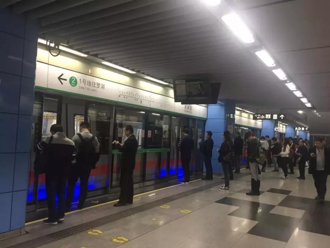 为什么深圳周三比较少人挤地铁,深圳上班挤地铁