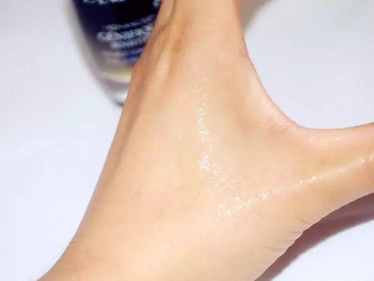 安瓶精华水和普通水及精华的区别,安瓶和精华区别