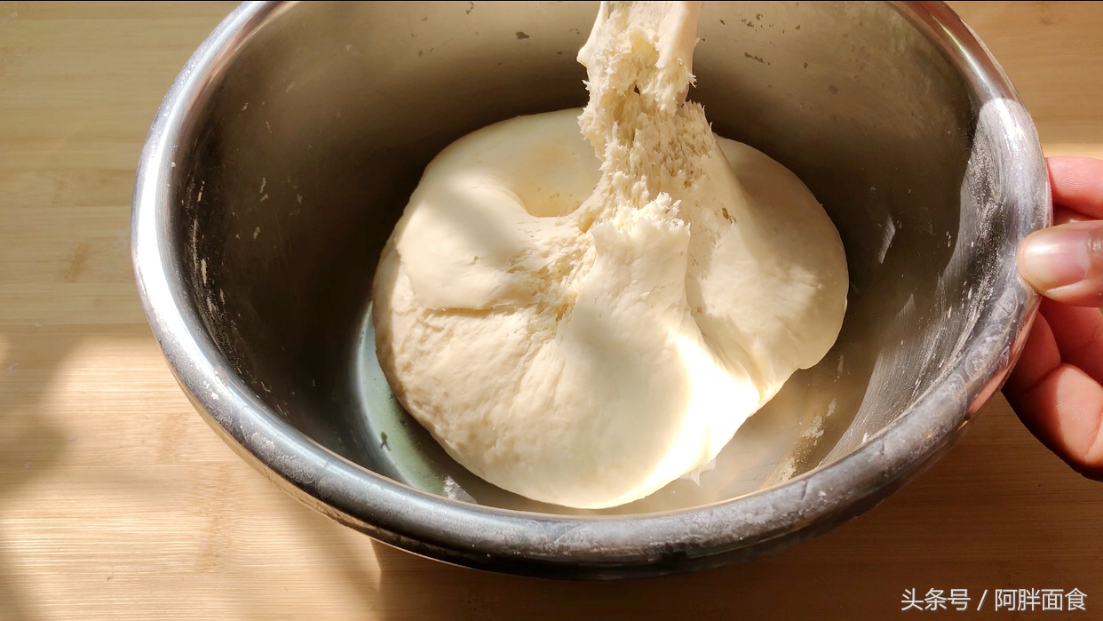 怎样蒸的馒头松软表皮光滑不发黄,做馒头和面的方法和技巧