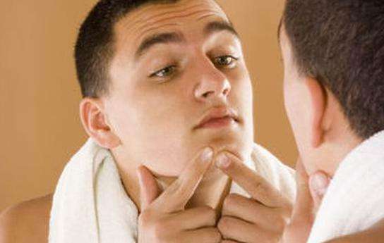 别再随便挤痘痘,别再挤痘痘了医生教你科学战痘