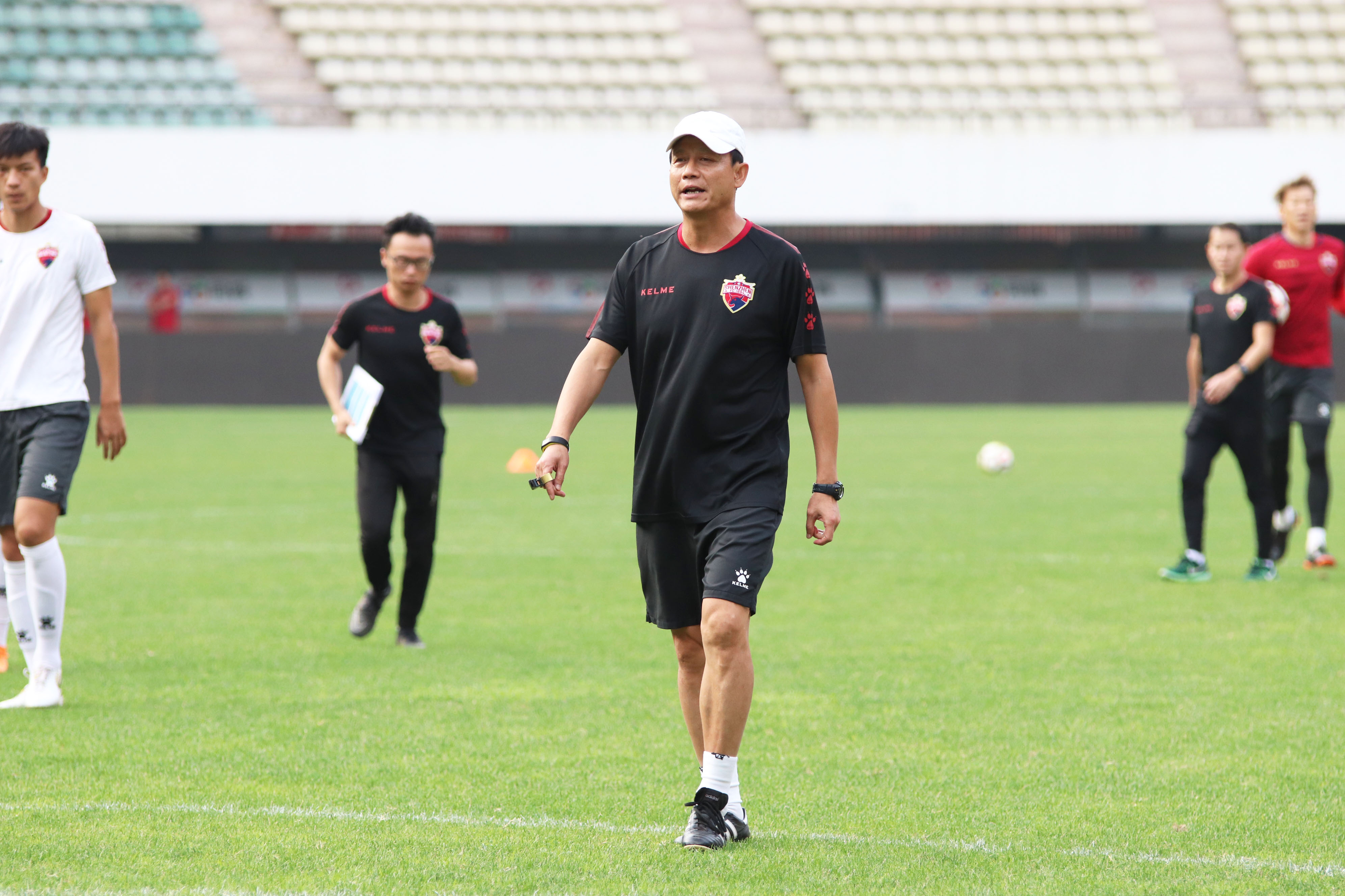 赛前认真准备,赛前认真的热身