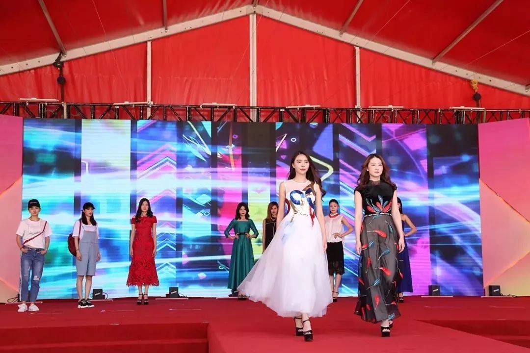 商贸业转型升级！站在风口上，利嘉国际商业城服装中心筑巢引凤