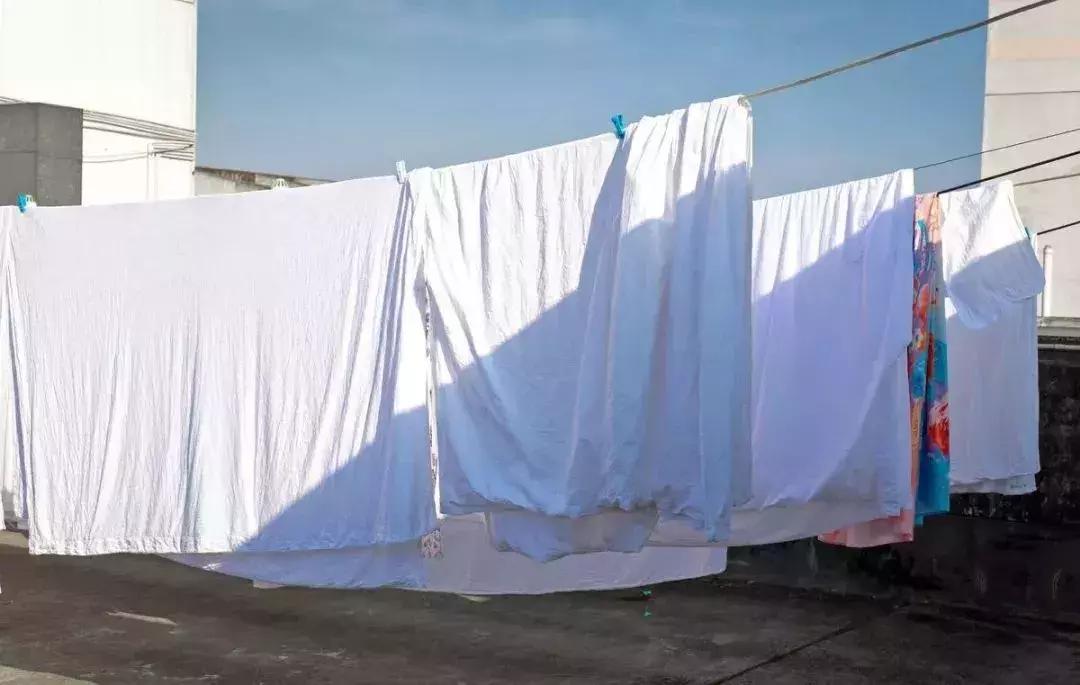 床单该多久洗一次呢,裸睡的床单多久洗一次