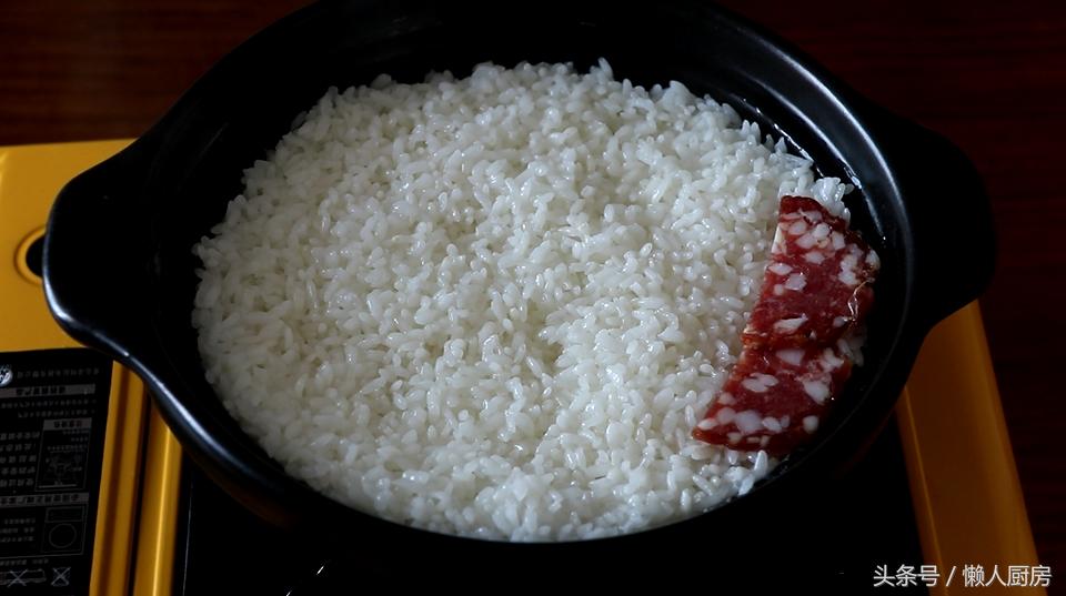在家最简单煲仔饭制作方法,最简单做的煲仔饭