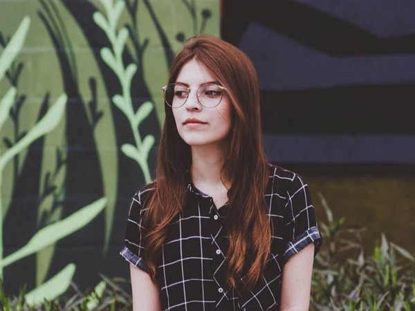 外向孤独症你中了多少,朋友多依然感到孤单