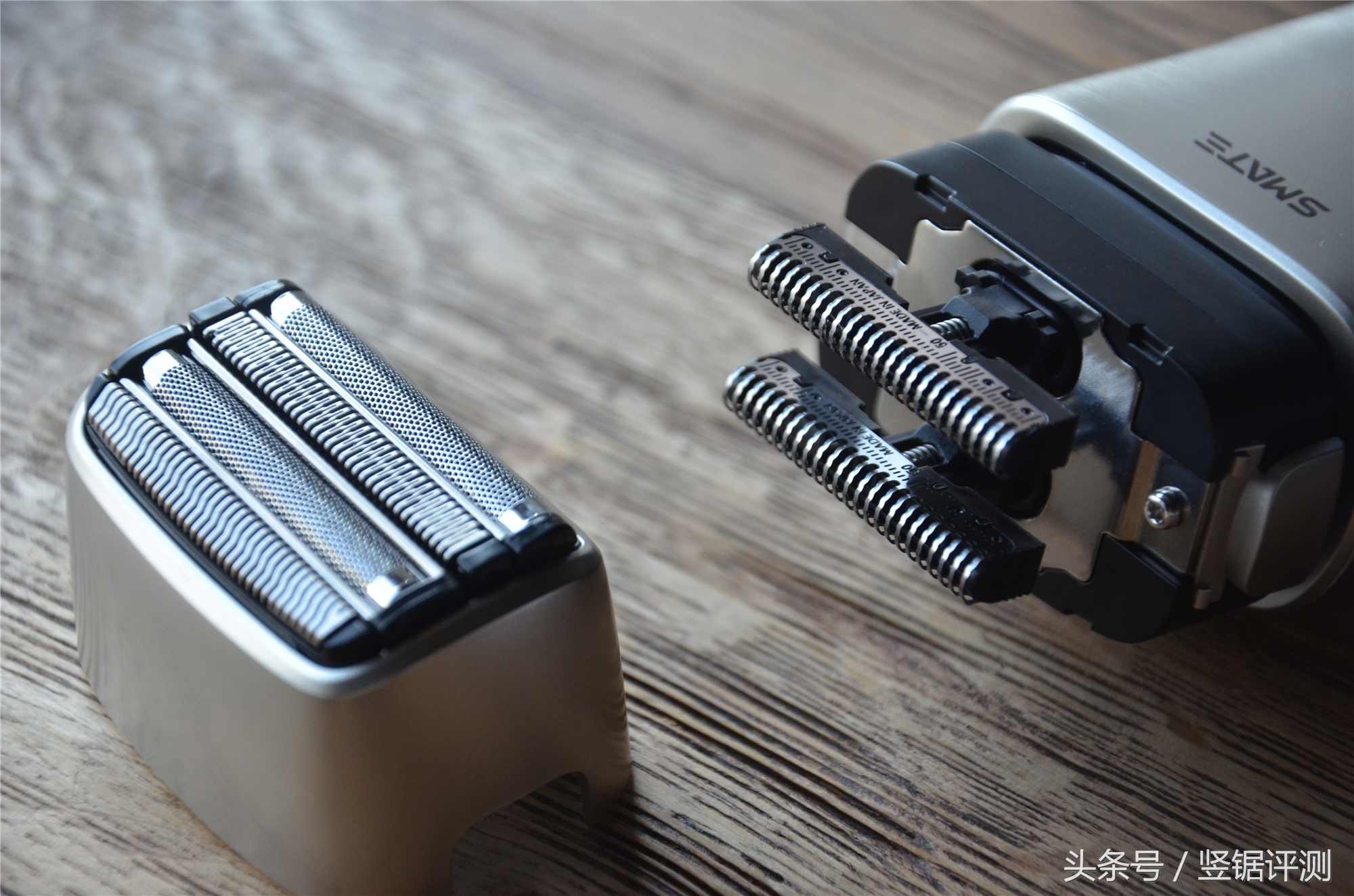 小米须眉四刀头剃须刀测评视频,剃须刀精钢和安来钢哪个好