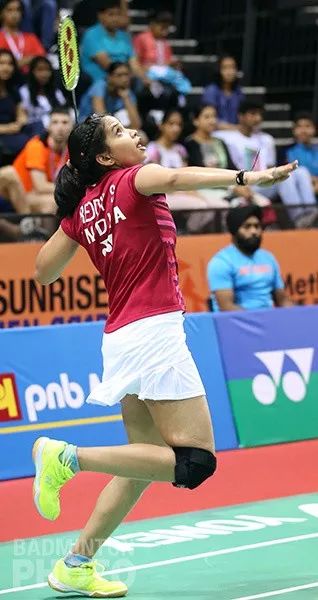 后退单脚起跳杀球步法,杀球既轻松又不累教学单脚起跳