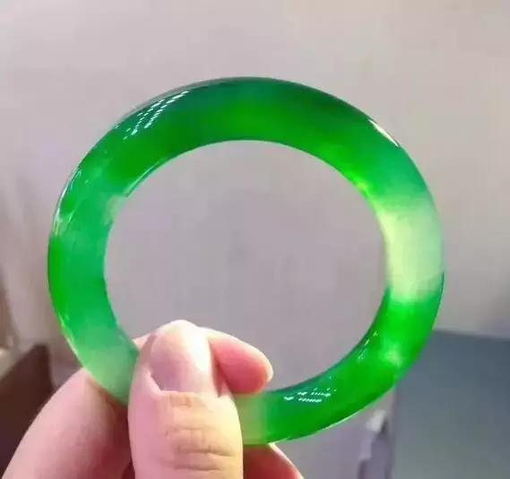最美的翡翠玉手镯,最美玉手镯各种款式